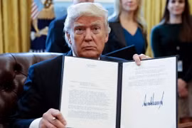 Tổng thống Mỹ Donald Trump phê duyệt dự án Keystone XL với Canada. (Ảnh: AFP/TTXVN)