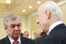 Đặc phái viên Nga về vấn đề Syria Alexander Lavrentiev (trái) tại buổi hòa đàm ở thủ đô Astana, Kazakhstan ngày 23/1 vừa qua. (Ảnh: EPA/TTXVN)