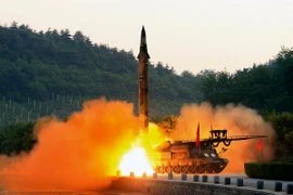 Một vụ thử tên lửa đạn đạo của Triều Tiên. (Ảnh: EPA/TTXVN) 