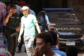 Cảnh sát Ai Cập điều tra tại hiện trường một vụ tấn công nhằm vào cảnh sát tại Giza, Cairo ngày 10/9 vừa qua. (Ảnh: THX/TTXVN)