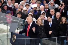 Tân Tổng thống Mỹ Donald Trump phát biểu ngay sau khi nhậm chức. (Ảnh: AFP/TTXVN)