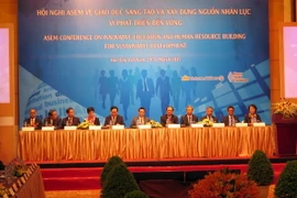 Bàn chủ tọa Hội nghị. (Ảnh: Quốc Việt/TTXVN)