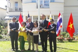 Lễ thượng cờ ASEAN tại Hungary. (Ảnh: Đại sứ quán Việt Nam tại Hungary cung cấp)