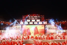Chương trình văn nghệ chào mừng lễ hội. (Ảnh: Lâm Khánh/TTXVN)