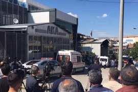 Hiện trường vụ nổ bom ở Ankara. (Ảnh: THX/TTXVN)