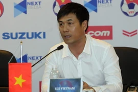 Huấn luyện viên trưởng Nguyễn Hữu Thắng trả lời các câu hỏi của phóng viên báo chí. (Ảnh: Quốc Khánh/TTXVN)