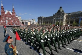 Các binh sỹ Nga trong lễ duyệt binh kỷ niệm Ngày Chiến thắng tại Moskva ngày 9/5. (Ảnh: EPA/TTXVN)