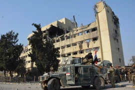 Binh sỹ Iraq tuần tra trên một con phố ở Mosul ngày 9/1 vừa qua. (Ảnh: AFP/TTXVN)