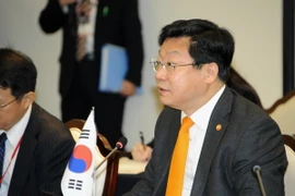 Bộ trưởng Thương mại Hàn Quốc Joo Hyung-Hwan. (Ảnh: THX/TTXVN)