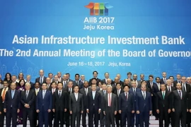 Các đại biểu chụp ảnh chung tại hội nghị. (Ảnh: Yonhap/TTXVN) 