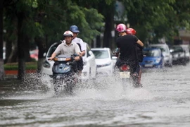 Điểm úng ngập thường xuyên trên đoạn đường Minh Khai, thành phố Vinh. (Ảnh: Thanh Tùng/TTXVN) 