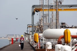 Cơ sở lọc dầu trên đảo Khark, vùng Vịnh. (Ảnh: AFP/TTXVN)