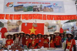 Gian hàng của Việt Nam tại hội chợ từ thiện quốc tế Bazaar ở Ấn Độ đã gây được nhiều ấn tượng với du khách. (Ảnh: Huy Bình/Vietnam+)