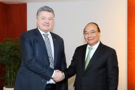 Thủ tướng Nguyễn Xuân Phúc hội kiến Tổng thống Ukraine Petro Poroshenko. (Ảnh:Thống Nhất/TTXVN)
