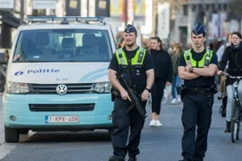 Cảnh sát Bỉ được tăng cường tại tuyến phố thương mại chính Meir sau khi bắt giữ nghi phạm định lao xe vào đám đông ở thành phố cảng Antwerp ngày 23/3. (Ảnh: EPA/TTXVN)