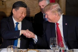 Tổng thống Mỹ Donald Trump tiếp Chủ tịch Trung Quốc Tập Cận Bình tại khu nghỉ dưỡng Mar-a-Lago ở bang Florida ngày 6/4 vừa qua. (Ảnh: AFP/TTXVN)