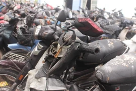 Những chiếc xe máy bị hư hỏng do đám cháy gây ra. (Ảnh: Phan Sáu/TTXVN)
