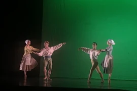 Một tiết mục biểu diễn của các nghệ sỹ Nhà hát Capitole của Pháp tại Nhà hát lớn Hà Nội. (Ảnh: Nguyễn Văn Cảnh/TTXVN)