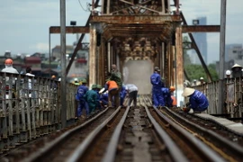 Cầu Long Biên được đại trùng tu toàn bộ. (Ảnh: Huy Hùng/TTXVN)