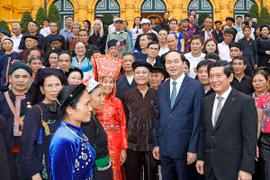 Chủ tịch nước Trần Đại Quang với các đại biểu tại buổi gặp mặt. (Ảnh: Nhan Sáng/TTXVN)