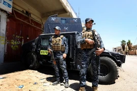 Lực lượng Iraq sau khi giành quyền kiểm soát quận Dawasa, phía tây Mosul ngày 24/5 vừa qua. (Ảnh: EPA/TTXVN)