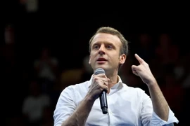 Ứng cử viên Tổng thống Pháp Emmanuel Macron trong chiến dịch tranh cử ở Saint-Denis ngày 25/3 vừa qua. (Ảnh: AFP/TTXVN)