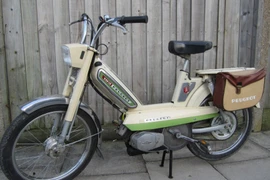 Dòng xe Peugeot 103 một thời nổi tiếng ở Việt Nam. (Ảnh: Pinterest.com) 