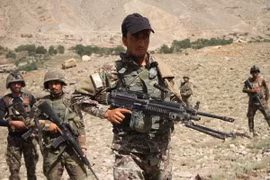 Lực lượng an ninh Afghanistan tham gia chiến dịch chống IS tại Tora Bora. (Ảnh: THX/TTXVN)