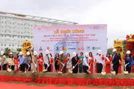 Lễ động thổ khởi công xây dựng Bệnh viện đột quỵ tim mạch Cần Thơ. (Ảnh: Thanh Sang/TTXVN) 