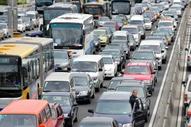 Cảnh ùn tắc tại một tuyến phố ở Bắc Kinh của Trung Quốc. (Ảnh: AFP/TTXVN)