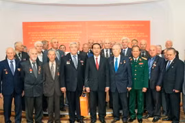 Chủ tịch nước Trần Đại Quang tiếp đại diện Hội hữu nghị Belarus-Việt Nam và cựu chiến binh Belarus đã từng tham gia kháng chiến tại Việt Nam. (Ảnh: Nhan Sáng/TTXVN)