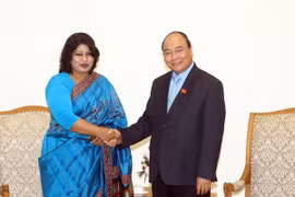 Thủ tướng Nguyễn Xuân Phúc tiếp Đại sứ Bangladesh Samina Naz. (Ảnh: Thống Nhất/TTXVN)