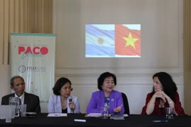 Nguyên Phó Chủ tịch nước Trương Mỹ Hoa phát biểu tại hội thảo về Việt Nam ở Argentina. (Ảnh: Phương Lan/Vietnam+)
