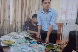 Đối tượng Lê Duy Phong bị bắt cùng tang vật. 