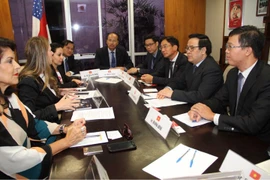 Đồng chí Hoàng Bình Quân, Ủy viên Trung ương Đảng, Trưởng Ban Đối ngoại Trung ương, hội đàm với đoàn đại biểu cấp cao Đảng Cộng sản Brazil (PCdoB). (Ảnh: Diệu Hương/Vietnam+)