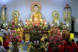 Quang cảnh buổi lễ Vu lan báo hiếu và cầu quốc thái dân an. (Ảnh: Phạm Kiên/Vietnam+)