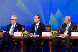  Chủ tịch nước Trần Đại Quang (giữa) phát biểu tại Đối thoại Lãnh đạo APEC và ABAC . (Ảnh: TTXVN)