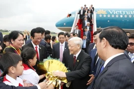 Lễ đón Tổng Bí thư Nguyễn Phú Trọng tại sân bay Quốc tế Pochentong ở Thủ đô Phnom Penh. (Ảnh: Trí Dũng/TTXVN)