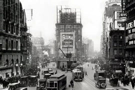 Quảng trường Thời đại ở thành phố New York nhộn nhịp các phương tiện vào năm 1922. (Nguồn: Diply)