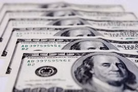 (Nguồn: Exchange Rates)