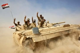 Các lực lượng Chính phủ Iraq tiến vào Tal Afar trong chiến dịch giải phóng thành phố này từ phiến quân IS ngày 22/8. (Nguồn: AFP/TTXVN)