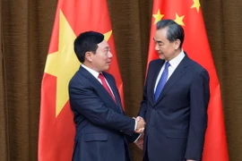 Phó Thủ tướng , Bộ trưởng Ngoại giao Phạm Bình Minh (trái) và Bộ truởng Ngoại giao Trung Quốc Vương Nghị (phải) tại cuộc gặp ở Bắc Kinh, Trung Quốc ngày 18/4. (Nguồn: THX/TTXVN)