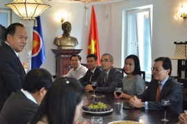 Đại sứ Kham-Inh Khitchadeth, Trưởng Phái đoàn Cộng hòa Dân chủ Nhân dân Lào bên cạnh Liên hợp quốc tại Geneva phát biểu nhân dịp kỷ niệm 72 năm ngày Quốc khánh Việt Nam. (Ảnh: Hoàng Hoa/TTXVN)