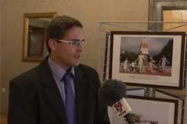 Nhà báo Pavel Herman trả lời phỏng vấn TTXVN. (Ảnh: Hồng Tâm/Vietnam+)