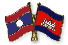 (Nguồn: crossed-flag-pins.com)