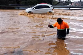 Lũ lụt gây ảnh hưởng nghiêm trọng ở Cape Town. (Nguồn: Reuters)