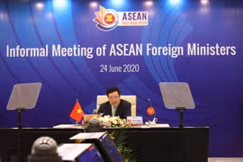 Phó Thủ tướng, Bộ trưởng Bộ Ngoại giao Phạm Bình Minh chủ trì Hội nghị không chính thức Bộ trưởng Ngoại giao ASEAN. (Ảnh: Văn Điệp/TTXVN)