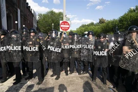 Cảnh sát chống bạo động Mỹ. (Ảnh: THX/TTXVN)