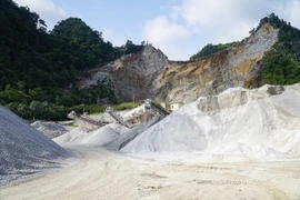 Mỏ đá nơi xảy ra vụ tai nạn. (Ảnh: Xuân Tư/TTXVN)