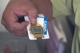 Đồng hồ đeo tay mang thương hiệu CASIO bị tạm giữ. (Ảnh: Xuân Triệu/TTXVN)